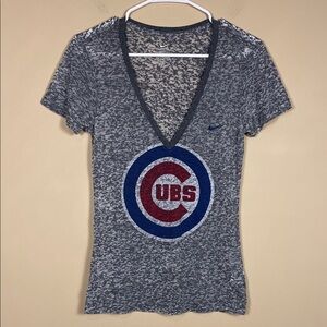 Nike Women’s MLB Cubs Baseball Logo Burnout Gray V-Neck Short Sleeve Shirt